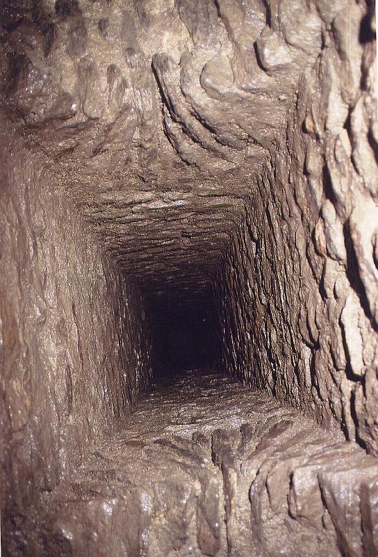 25-05.jpg - Sous le deuxième regard placé sur le tunnel (photo Laurent Guyot).