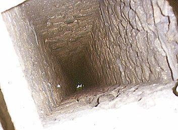 47-06.jpg - Regard Bruyère  C'est le plus profond du tunnel de Mornant, près de 19 mètres ! (Photo Jean-Claude Litaudon).