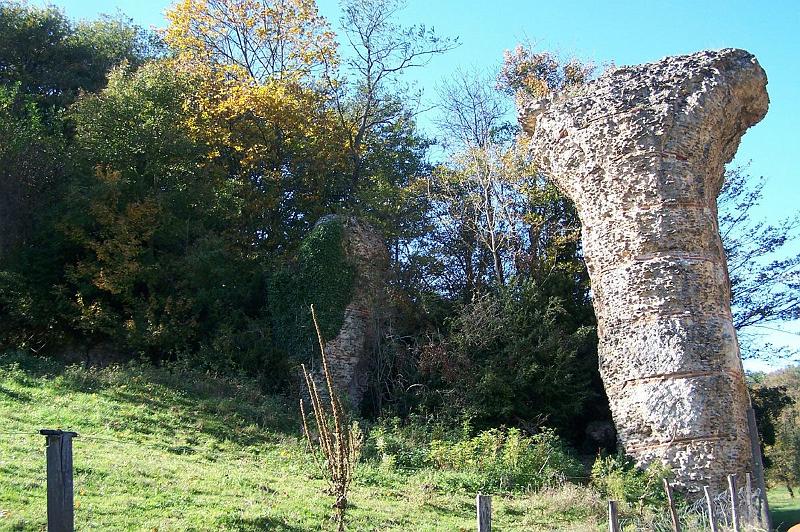 58-05.jpg - Une pile et un départ d'arches du pont-siphon (Photot Jean-Claude Litaudon);