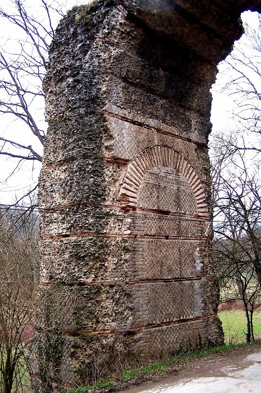 59-02.jpg - Magnifique remplissage des arches les plus hautes (Photo Jean-Claude Litaudon).