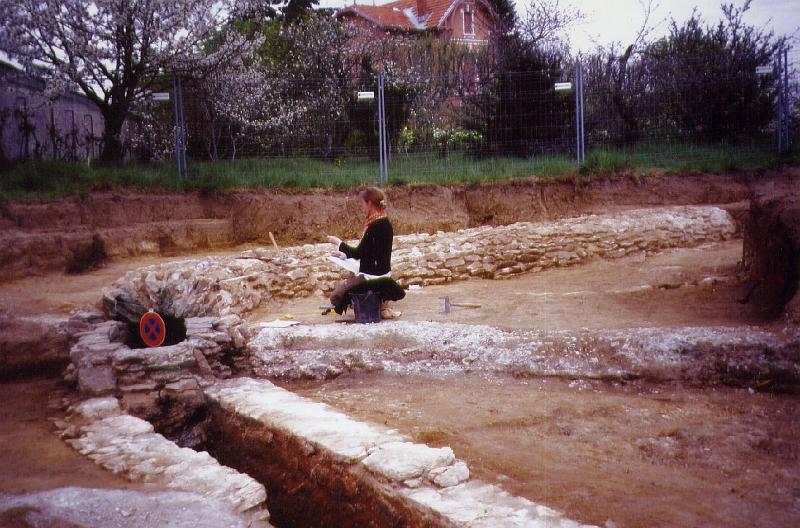 63-05.jpg - Lors de la fouille réalisée en 2004 par l'INRAP, le tracé de l'aqueduc fut parfaitement reconnu (Photo Jean-Claude Litaudon).
