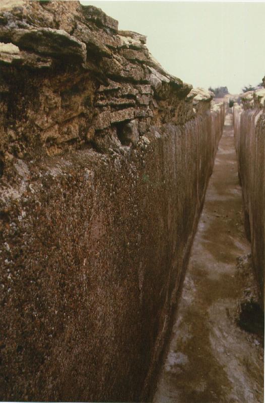 66-19.jpg - Photo prise d'aval en amont; on voit une ope sur le piédroit droit du canal correspondant au troisième regard sur arches.