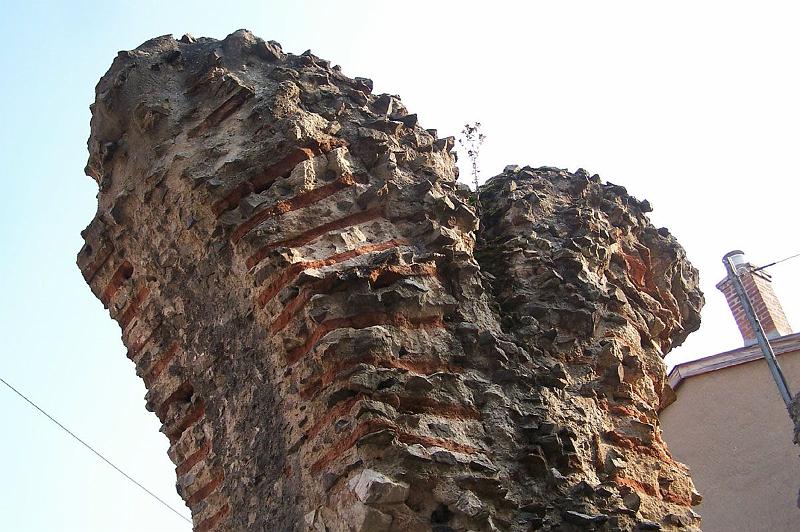 70-02.jpg - Au sommet de cette pile, on voit le départ de deux arches aujourd'hui disparues (Photo Jean-Claude Litaudon)